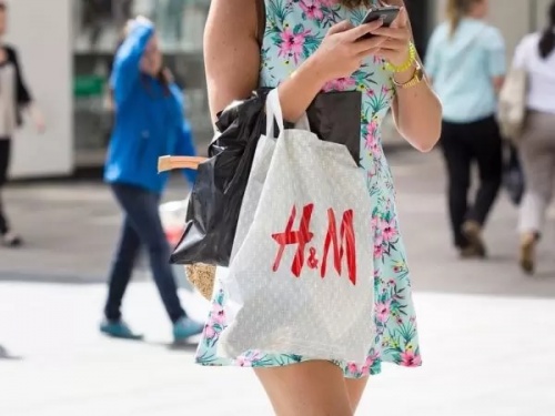 რუსეთის ბაზრიდან H&M–იც გადის