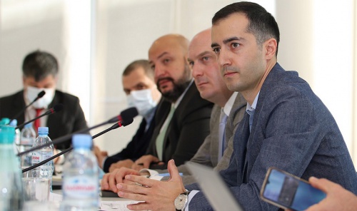 საფინანსო ბაზრის ლობისტი და მარეგულირებელი ჟერმანთან 