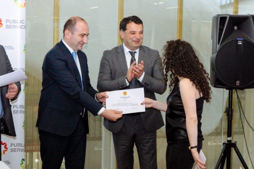 თბილისის მერიაში ელექტრომობილებისა და ენერგოეფექტურობის გამოფენა გაიხსნა