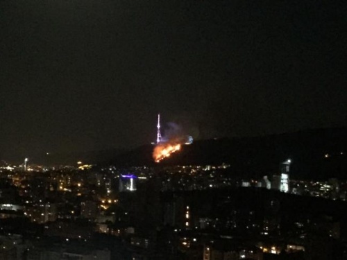მთაწმინდაზე ხანძრის ჩასაქრობად ვერტმფრენის გამოყენება არ იგეგმება 