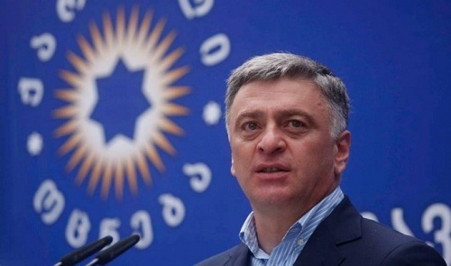 ოცნების დეპუტატმა  მშენებარე კორპუსში ბინის შეძენის თარიღად 1917 წელი მიუთითა