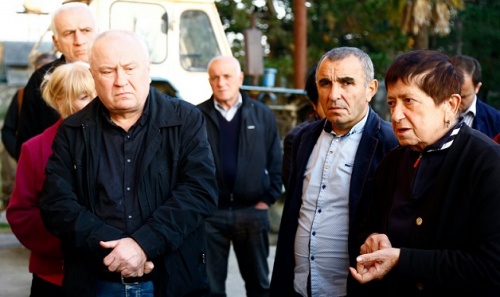 მინისტრის საპარლამენტო საათზე ტიკარაძე ბლიც კითხვებს ვერ უპასუხებს