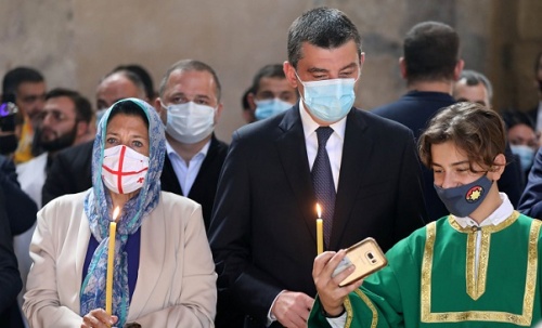 მართლმადიდებლისგან განსხვავებით კათოლიკე შობას საშვით აღნიშნავს 