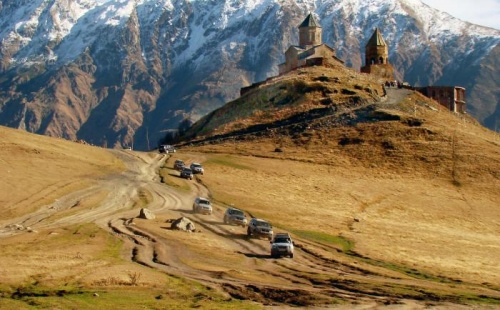 გერგეტის სამების ეკლესიამდე მისასვლელი გზა განახლდება 