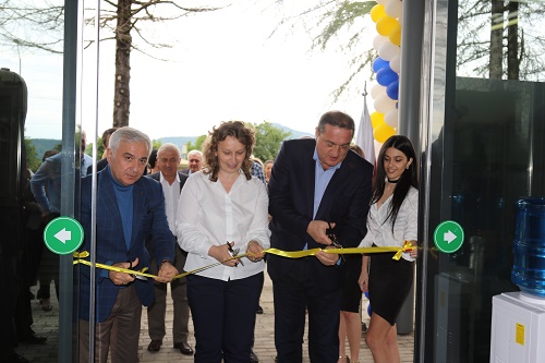 რუხის სავაჭრო ცენტრში თეგეტა მოტორსმა სასწავლო ცენტრი გახსნა