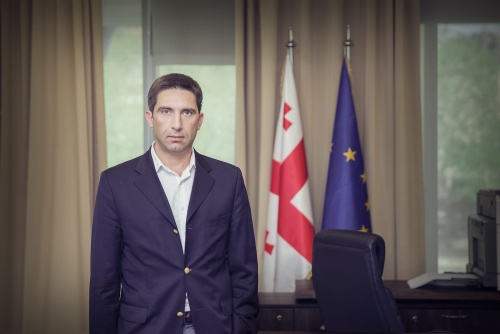 სექსუალურ შევიწროებაში მხილებულმა პაპუნა უგრეხელიძემ თანამდებობა დატოვა