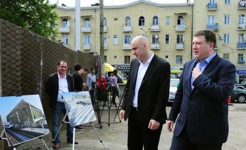 პარლამენტის ინციდენტი მელიას თვალთმაქცურ აუქციონების საქმეს ემატება 