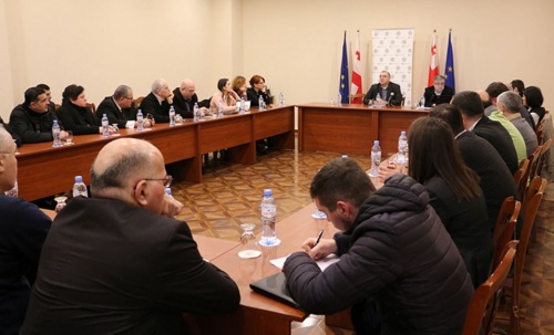 სებ-ის პრეზიდენტმა იმერეთში, ბიზნესსექტორს მაკროეკონომიკური ტენდენციები გააცნო