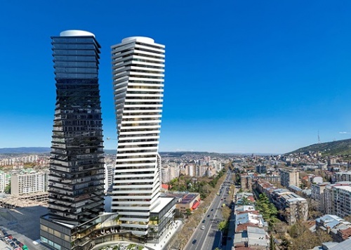 აქსის თაუერსის სავაჭრო ცენტრი ფუნქციონირებას იწყებს