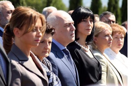 ვისაც არ ეჩქარება საქმეს ის აკეთებს 