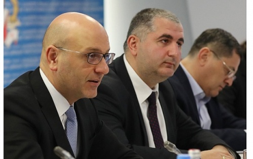 ეკონომიკის ზრდას დაბალანაზღაურებადი საჯარო მოხელე ამუხრუჭებს ეკონომიკის ზრდას დაბალანაზღაურებადი საჯარო მოხელე ამუხრუჭებს