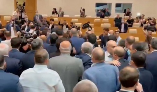 კუჭავას სხდომა მდინარაძემ შეუწყვიტა 