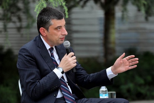 დავრჩეთ აქ, აქ ვიშრომოთ, ურჩია პრემიერმა ემიგრანტებს 