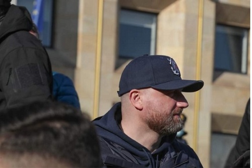 გირჩის ამომრჩეველი ჯაფარიძეს ქუჩაში ხედავს 