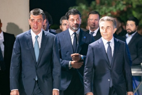 პრემიერმა სწავლის დაწყება კვლავ გადადო 