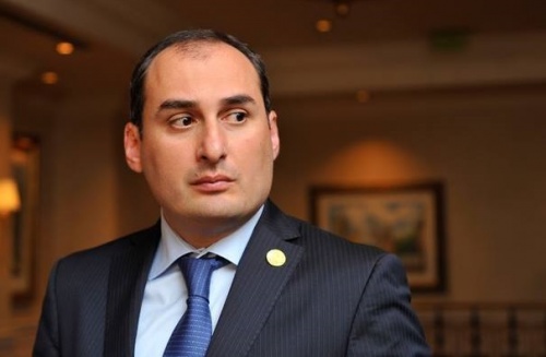 აფბა დიმიტრი ქუმსიშვილს მოუწოდებს გაასაჯაროოს სად წავიდა გზების მშენებლობაზე დაზოგილი 32 მილიონი