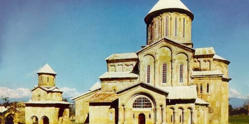 გელათს სახურავს ახდიან