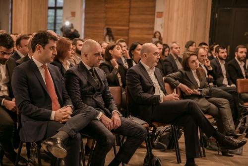 საფინანსო ბაზარი  ბანკებს რჩება  