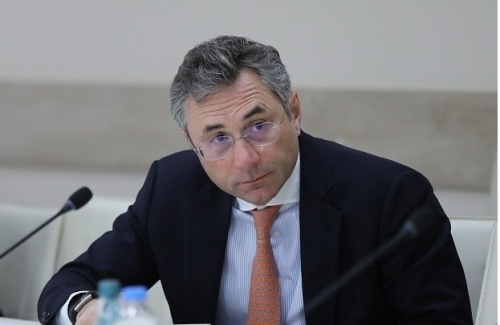 ეს სიგიჟეა და კრეტინიზმია, გიჩივლებთ